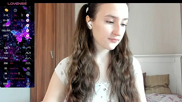 Cute  Nana online show from 10/28/25, 07:01