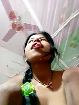 Snapshot of Miss_triha chatting on 03/11/25, 07:25 Miss triha online show from 03/11/25, 07:25