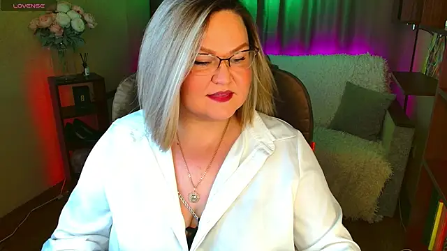 Vivien  wet online show from 11/22/25, 04:06