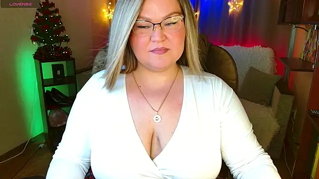 Vivien  wet online show from 12/17/25, 09:48