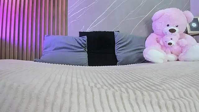 ariana jhonson1 online show from 11/19/25, 12:38