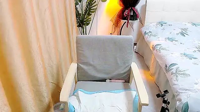 Snapshot of YIYI955 chatting on 02/22/25, 06:17 YIYI955 online show from 02/22/25, 06:17