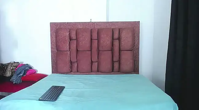 Snapshot of vKatalinacooper chatting on 02/08/25, 01:22 vKatalinacooper online show from 02/08/25, 01:22