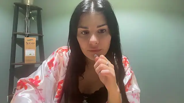 Snapshot of Petitecookie chatting on 09/19/25, 04:36 Petitecookie online show from 09/19/25, 04:36