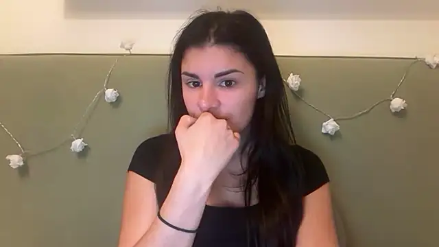 Snapshot of Petitecookie chatting on 09/23/25, 08:56 Petitecookie online show from 09/23/25, 08:56