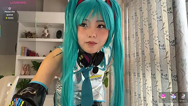 nanaliu6 online show from 10/20/25, 06:58