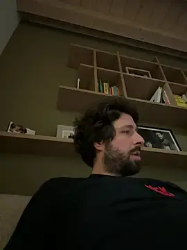 Snapshot of Ovett086 chatting on 03/25/26, 04:46 Ovett086 online show from 03/25/26, 04:46