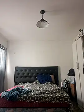 Snapshot of liamlara chatting on 02/24/25, 06:26 liamlara online show from 02/24/25, 06:26