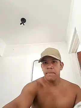 Snapshot of liamlara chatting on 03/18/25, 02:48 liamlara online show from 03/18/25, 02:48