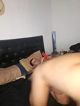 Snapshot of liamlara chatting on 10/05/25, 04:33 liamlara online show from 10/05/25, 04:33