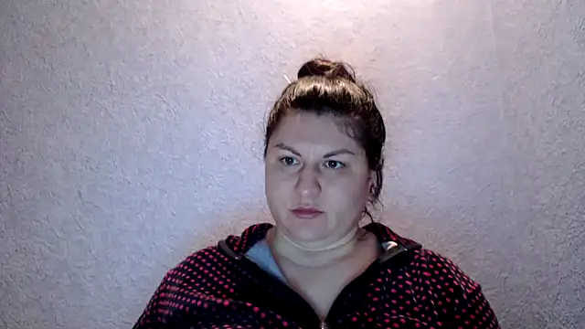 KiraSwee online show from 11/18/25, 06:56