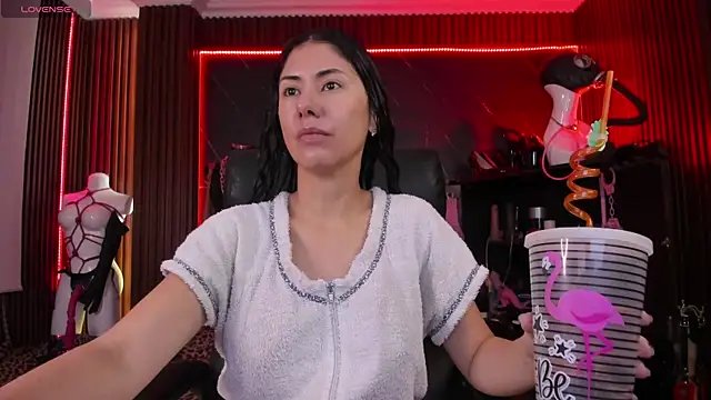 XiaQueen online show from 11/19/25, 11:32