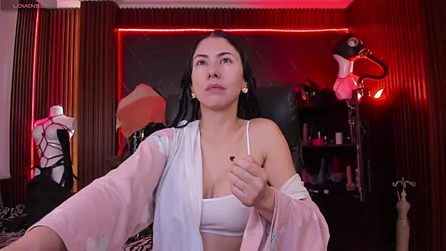 XiaQueen online show from 12/19/25, 12:01