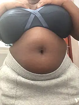 Snapshot of servingBigTitis chatting on 02/20/25, 04:25 servingBigTitis online show from 02/20/25, 04:25