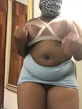 Snapshot of servingBigTitis chatting on 03/03/25, 06:15 servingBigTitis online show from 03/03/25, 06:15