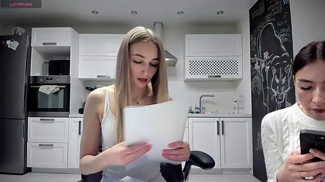 Snapshot of lisenok chatting on 05/27/26, 06:27 lisenok online show from 05/27/26, 06:27
