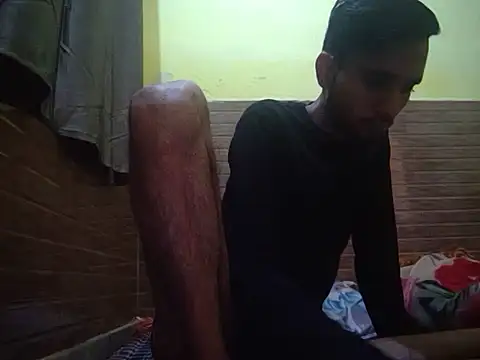 Snapshot of Queen_Couple chatting on 02/21/25, 05:31 Queen Couple online show from 02/21/25, 05:31