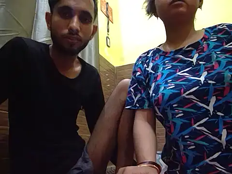 Snapshot of Queen_Couple chatting on 02/28/25, 04:53 Queen Couple online show from 02/28/25, 04:53