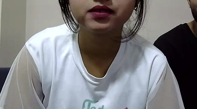 Snapshot of Queen_Couple chatting on 03/02/25, 05:33 Queen Couple online show from 03/02/25, 05:33