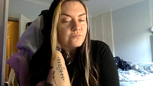 Snapshot of AureliaXOX chatting on 02/06/25, 10:48 AureliaXOX online show from 02/06/25, 10:48