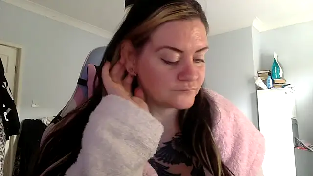 Snapshot of AureliaXOX chatting on 02/14/25, 01:51 AureliaXOX online show from 02/14/25, 01:51