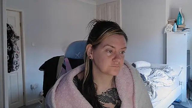 Snapshot of AureliaXOX chatting on 03/02/25, 12:11 AureliaXOX online show from 03/02/25, 12:11