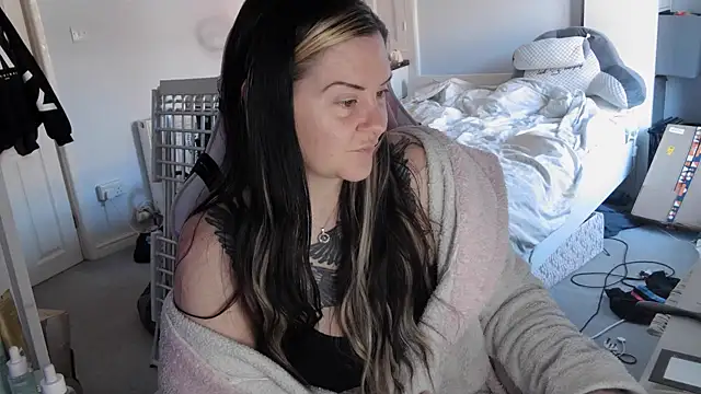 Snapshot of AureliaXOX chatting on 03/08/25, 09:39 AureliaXOX online show from 03/08/25, 09:39