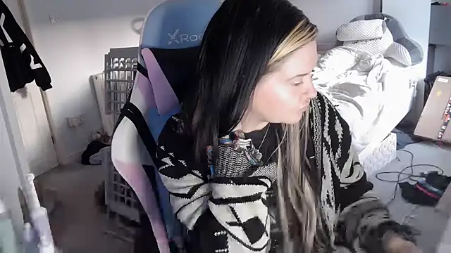 Snapshot of AureliaXOX chatting on 03/08/25, 05:11 AureliaXOX online show from 03/08/25, 05:11