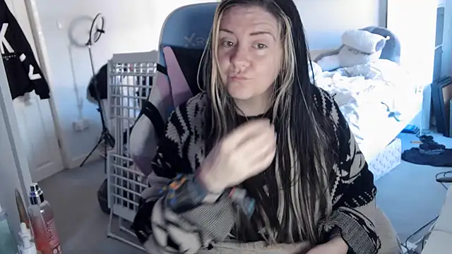 Snapshot of AureliaXOX chatting on 03/13/25, 09:21 AureliaXOX online show from 03/13/25, 09:21