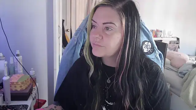 Snapshot of AureliaXOX chatting on 09/11/25, 08:25 AureliaXOX online show from 09/11/25, 08:25