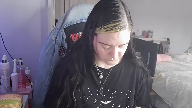 Snapshot of AureliaXOX chatting on 09/17/25, 10:39 AureliaXOX online show from 09/17/25, 10:39