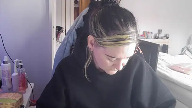 Snapshot of AureliaXOX chatting on 09/23/25, 11:02 AureliaXOX online show from 09/23/25, 11:02