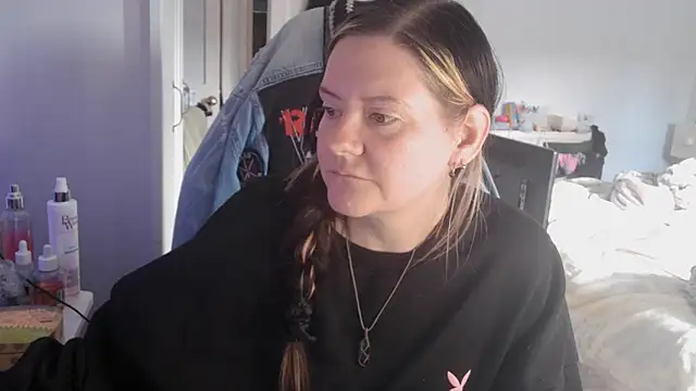 Snapshot of AureliaXOX chatting on 09/30/25, 02:44 AureliaXOX online show from 09/30/25, 02:44