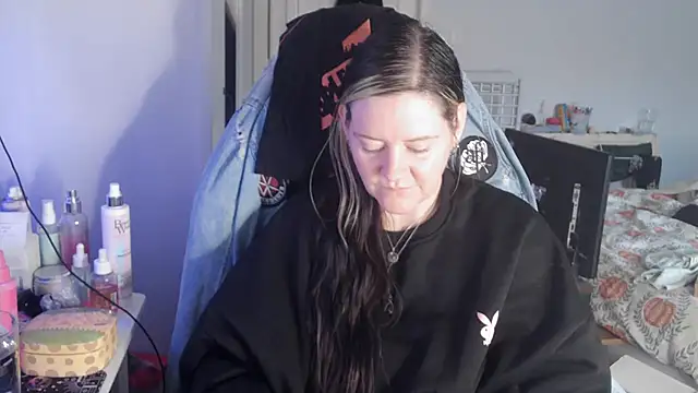 Snapshot of AureliaXOX chatting on 10/03/25, 09:50 AureliaXOX online show from 10/03/25, 09:50