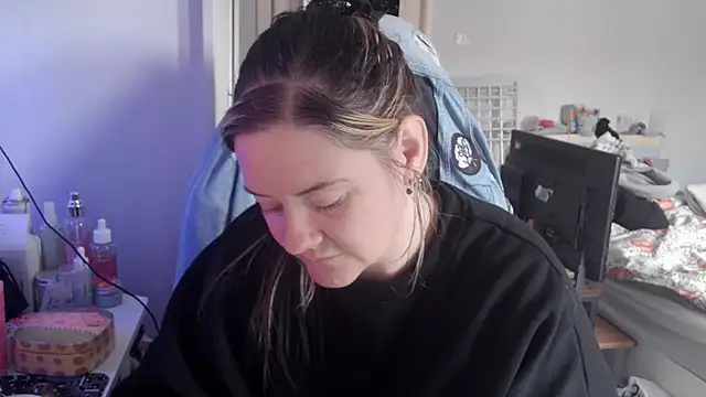 Snapshot of AureliaXOX chatting on 10/14/25, 09:10 AureliaXOX online show from 10/14/25, 09:10