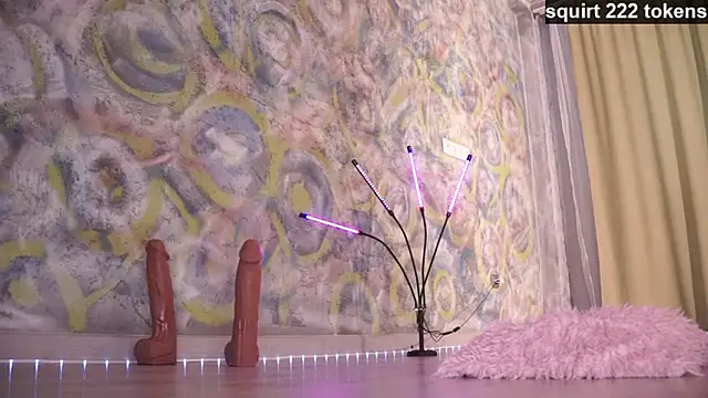 Snapshot of queeneliaa chatting on 03/11/25, 10:18 queeneliaa online show from 03/11/25, 10:18