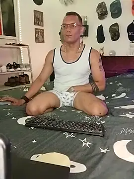 Snapshot of XhaseFoX chatting on 02/18/25, 02:27 XhaseFoX online show from 02/18/25, 02:27