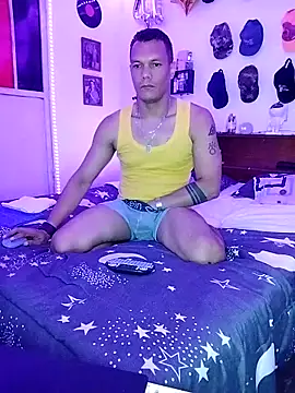 Snapshot of XhaseFoX chatting on 03/02/25, 11:20 XhaseFoX online show from 03/02/25, 11:20