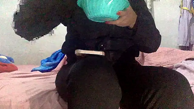 Snapshot of sharonlopez9611 chatting on 06/10/26, 04:12 sharonlopez9611 online show from 06/10/26, 04:12