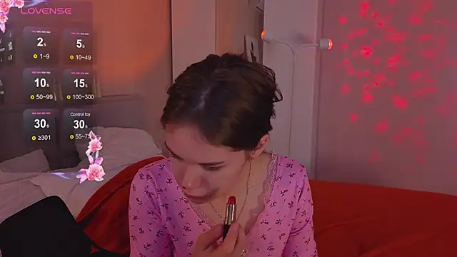 Mia Luw online show from 11/07/25, 04:01