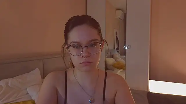 Mia Luw online show from 02/06/26, 03:55