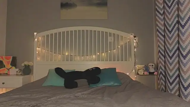 Mia Luw online show from 04/04/26, 07:33