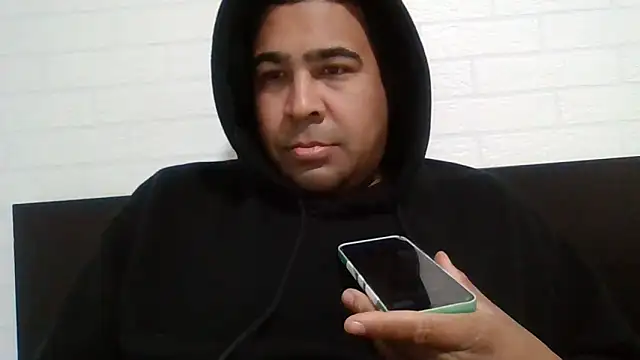 Snapshot of xhoco14 chatting on 02/07/25, 05:18 xhoco14 online show from 02/07/25, 05:18