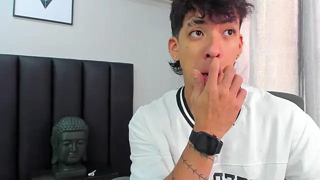 ISAAC CRYSTON online show from 02/08/25, 01:11