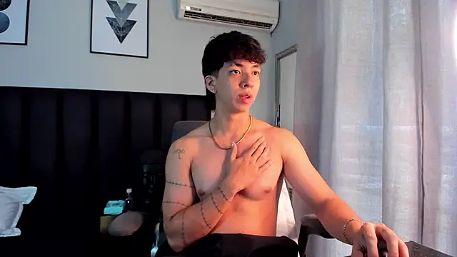 ISAAC CRYSTON online show from 02/24/25, 08:03