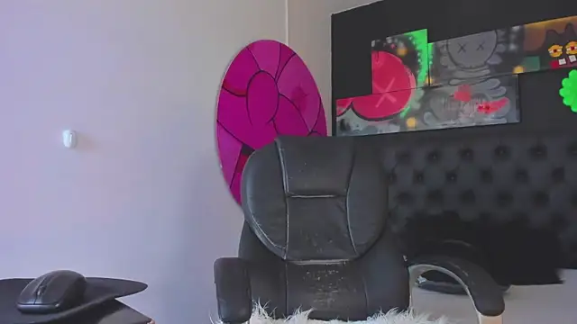 ISAAC CRYSTON online show from 10/14/25, 09:48