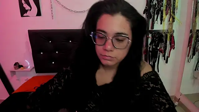 Julieta Carden  online show from 04/15/26, 07:43