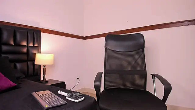 Manu bauer online show from 03/01/25, 04:33