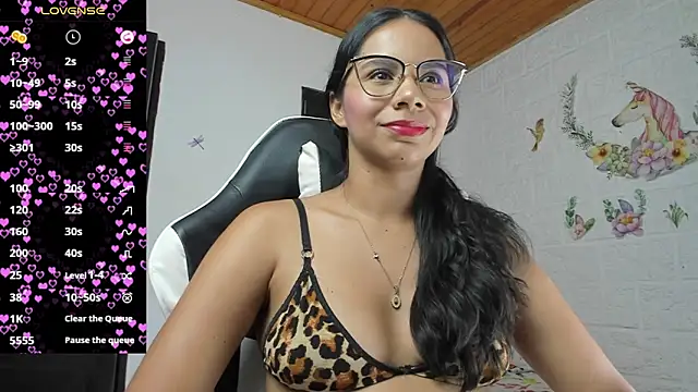 Snapshot of alisson_hoffman05 chatting on 05/16/26, 12:29 alisson hoffman05 online show from 05/16/26, 12:29