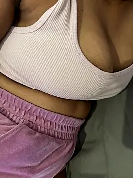 shakybabyx online show from 10/18/25, 09:32